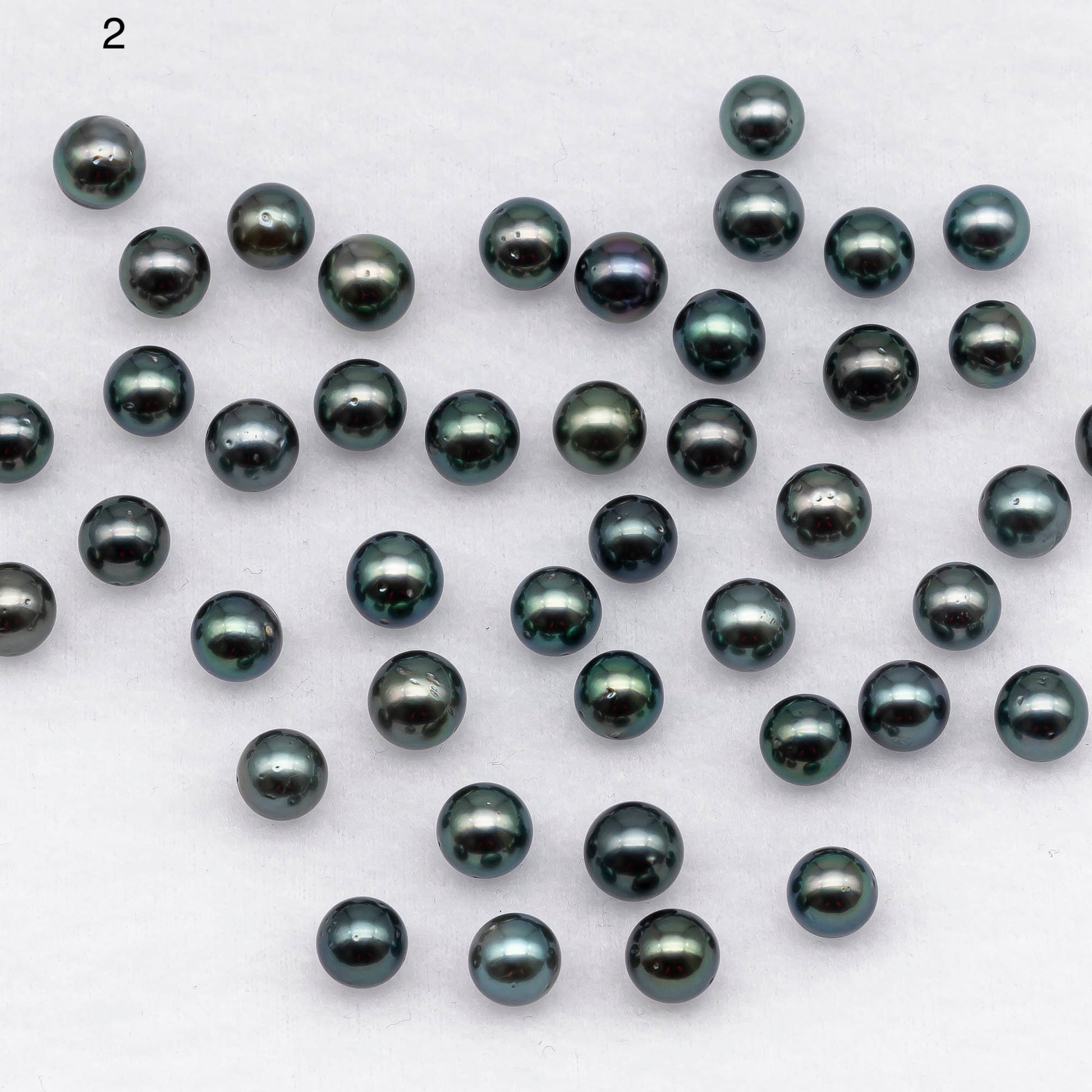 Tahitian Pearl loose round single piece in green color with blemishes