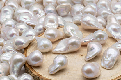 Freshwater Baroque Pearl loose with no hole.