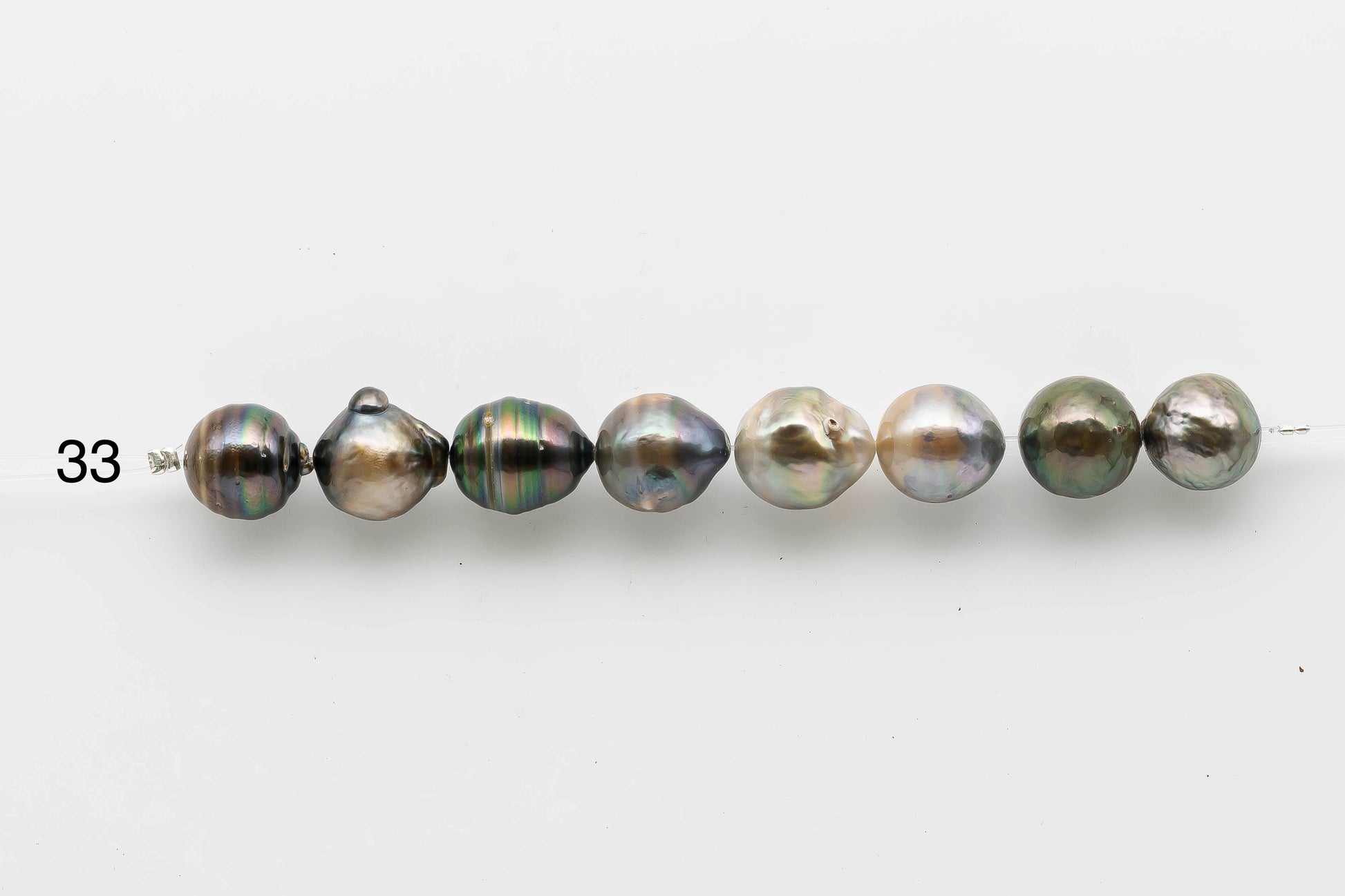 Single strand of baroque Tahitian Pearl in 4 inch.